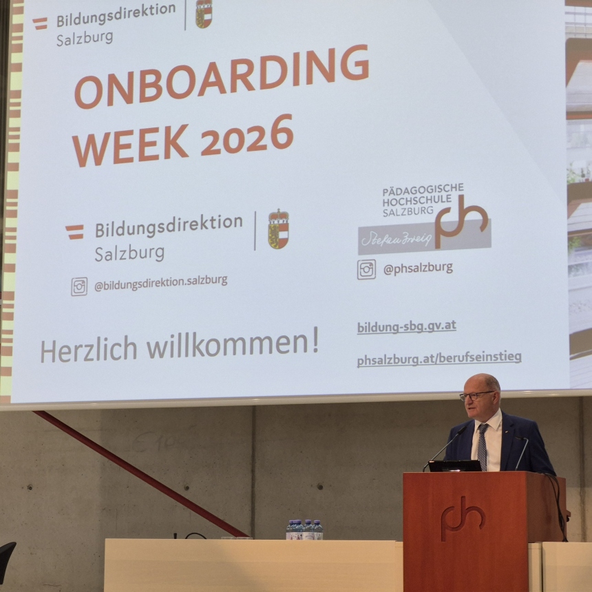 Bildungsdirektor HR Dipl.-Päd. Rudolf Mair motiviert die Lehrer*innen in seiner Ansprache zu Beginn der Onboarding Week