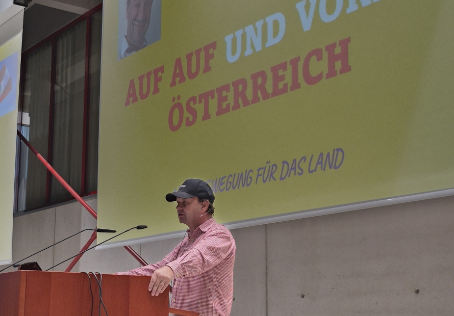 Dr. Markus Pausch im Charakter des Hugo Valerian, mit seiner Kappe.